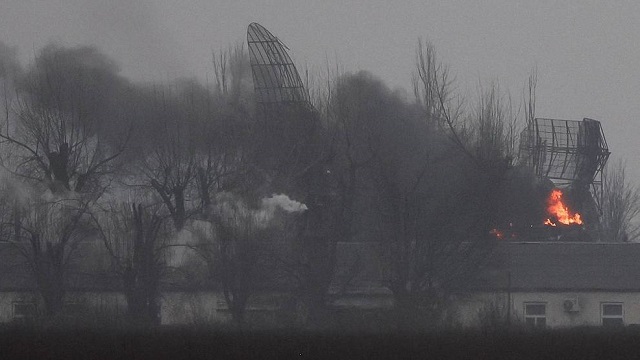 রাশিয়ার হামলায় জ্বলছে ইউক্রেনের বৃহত্তম বিমান ঘাঁটি