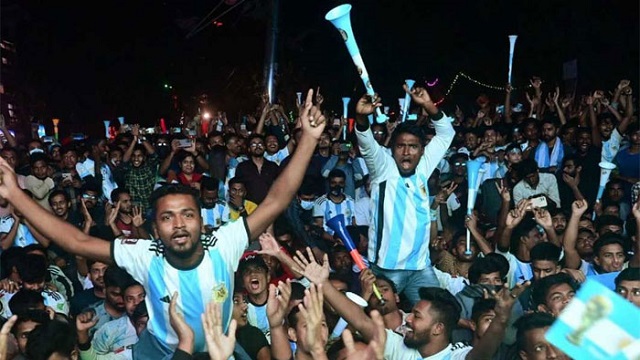 আর্জেন্টিনার জার্সি গায়ে সমর্থকদের উদযাপন। ছবি-সংগৃহীত